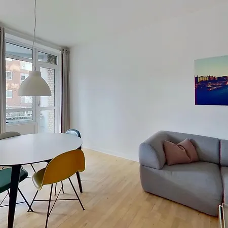 Beautiful 2-bed In Frederiksberg C Apartment *